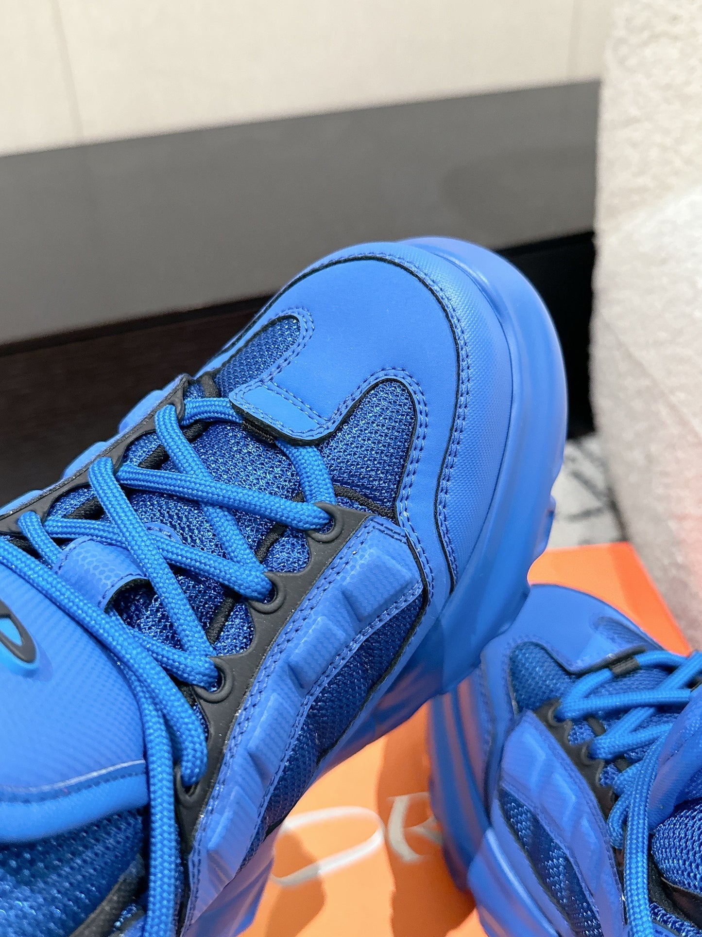 SNEAKER IN COBALT BLUE CALFSKIN AND BREATHABLE MESH 175311 - 35