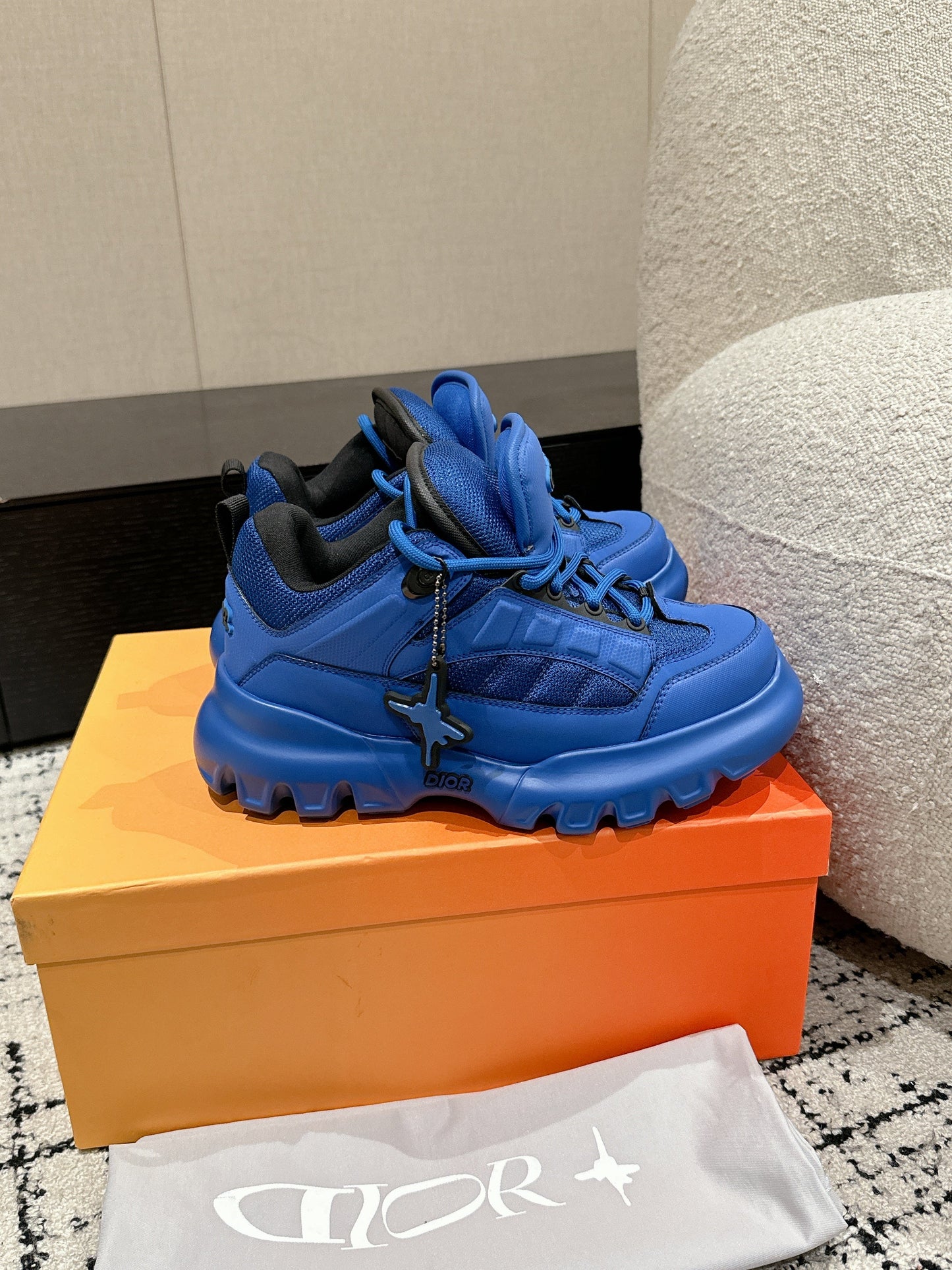 SNEAKER IN COBALT BLUE CALFSKIN AND BREATHABLE MESH 175311 - 35