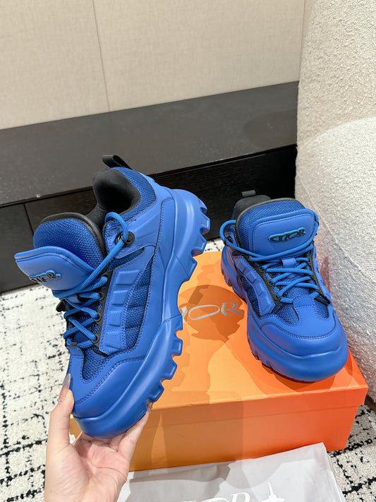SNEAKER IN COBALT BLUE CALFSKIN AND BREATHABLE MESH 175311 - 35
