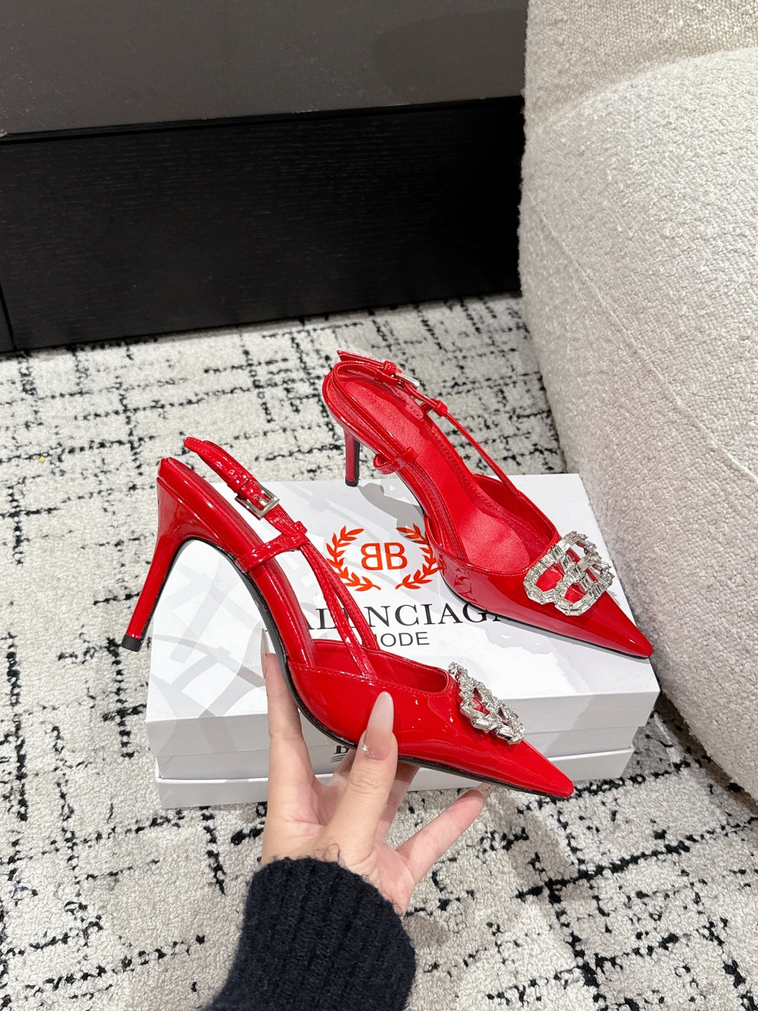 POINTED HIGH SLINGBACK IN RED PATENT CALFSKIN WITH CRYSTAL BUCKLE - 34