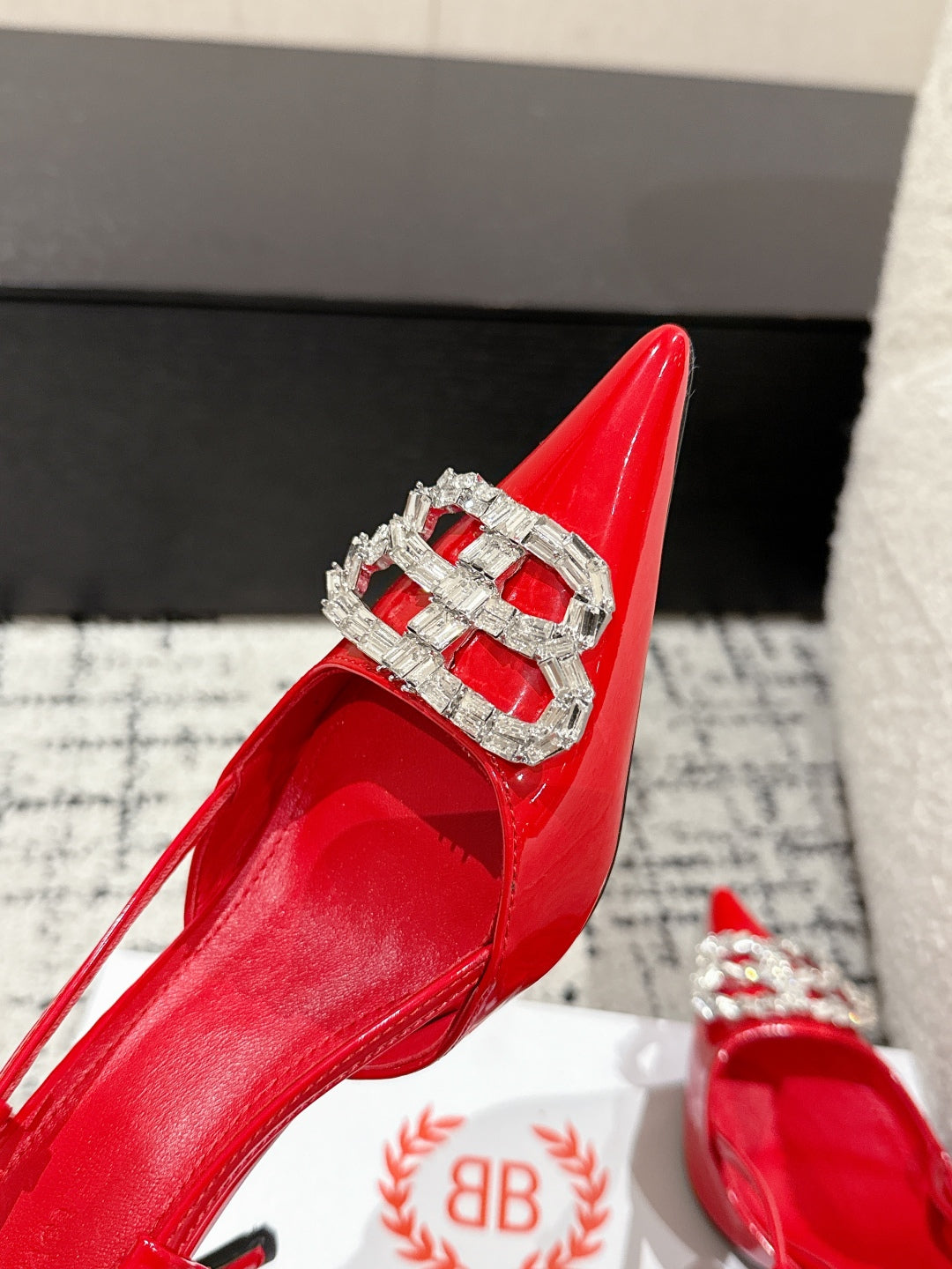 POINTED HIGH SLINGBACK IN RED PATENT CALFSKIN WITH CRYSTAL BUCKLE - 34