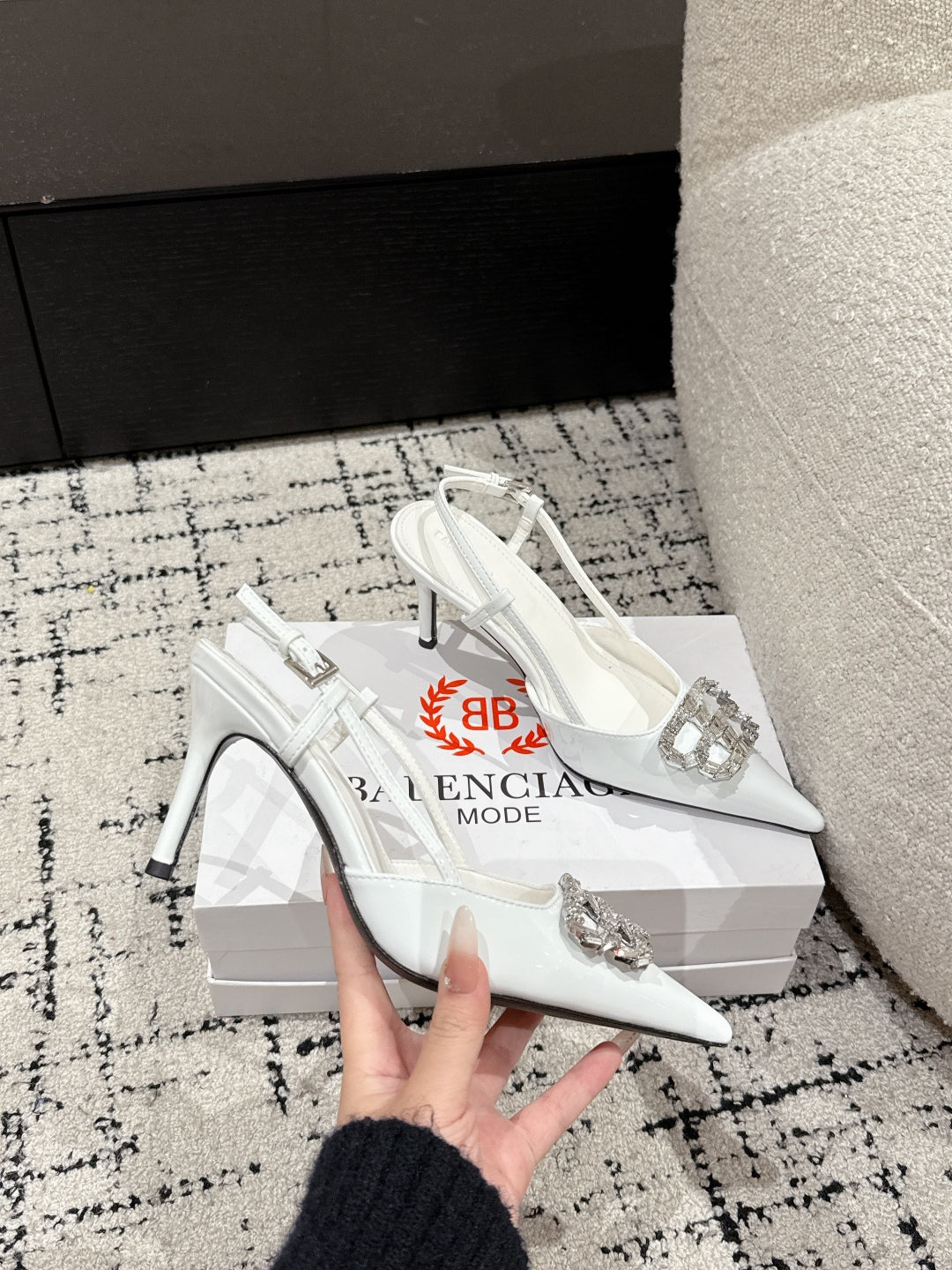POINTED HIGH SLINGBACK IN WHITE PATENT CALFSKIN WITH CRYSTAL BUCKLE - 34