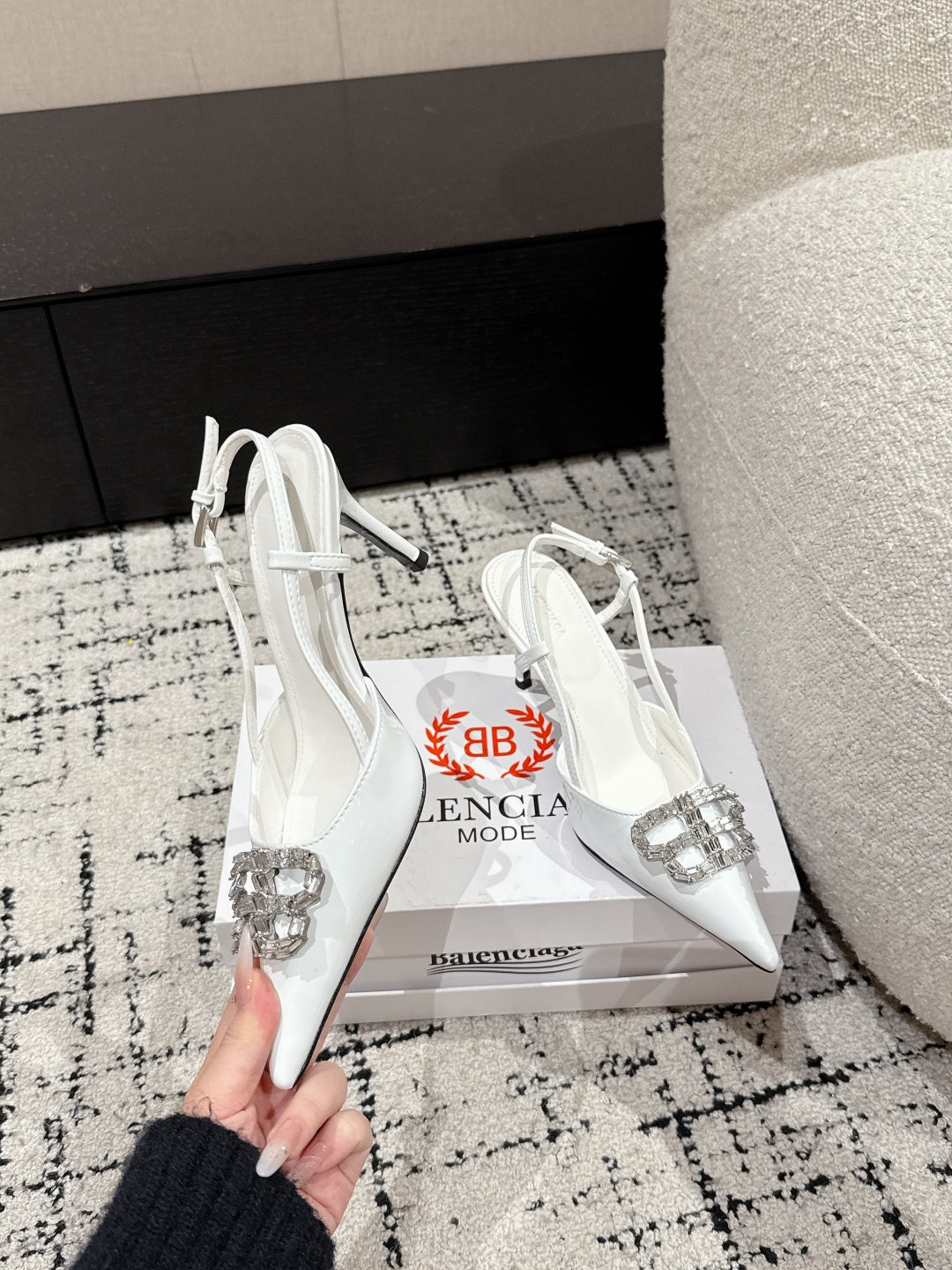 POINTED HIGH SLINGBACK IN WHITE PATENT CALFSKIN WITH CRYSTAL BUCKLE - 34