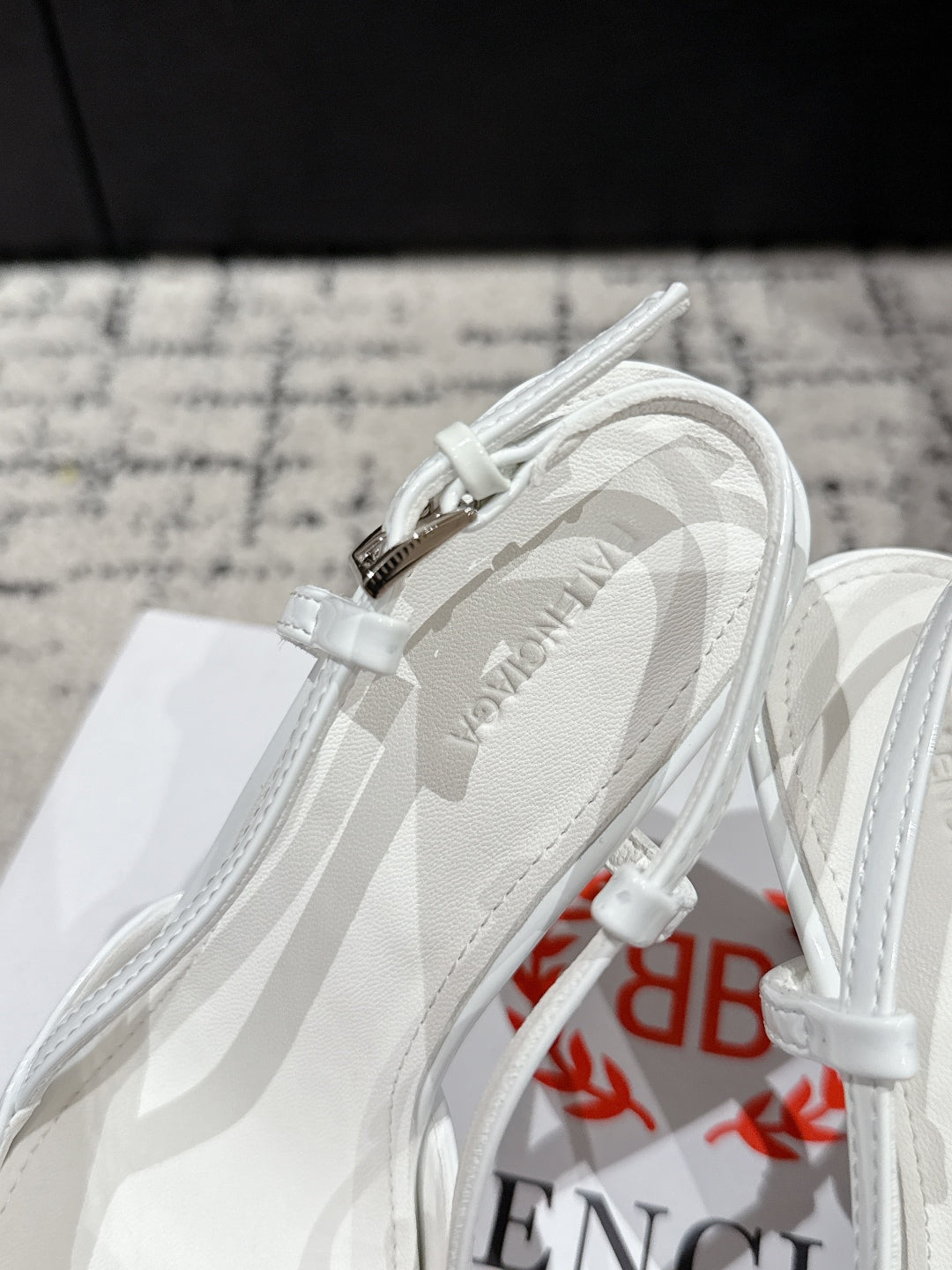 POINTED HIGH SLINGBACK IN WHITE PATENT CALFSKIN WITH CRYSTAL BUCKLE - 34