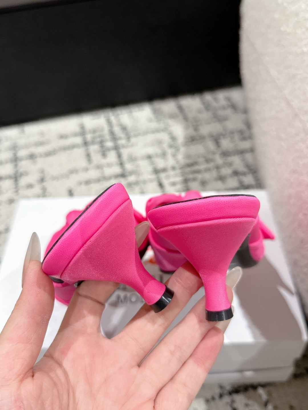 KNIFE LAVALIÈRE 45MM MULE IN BRIGHT PINK NYLON JERSEY - 34