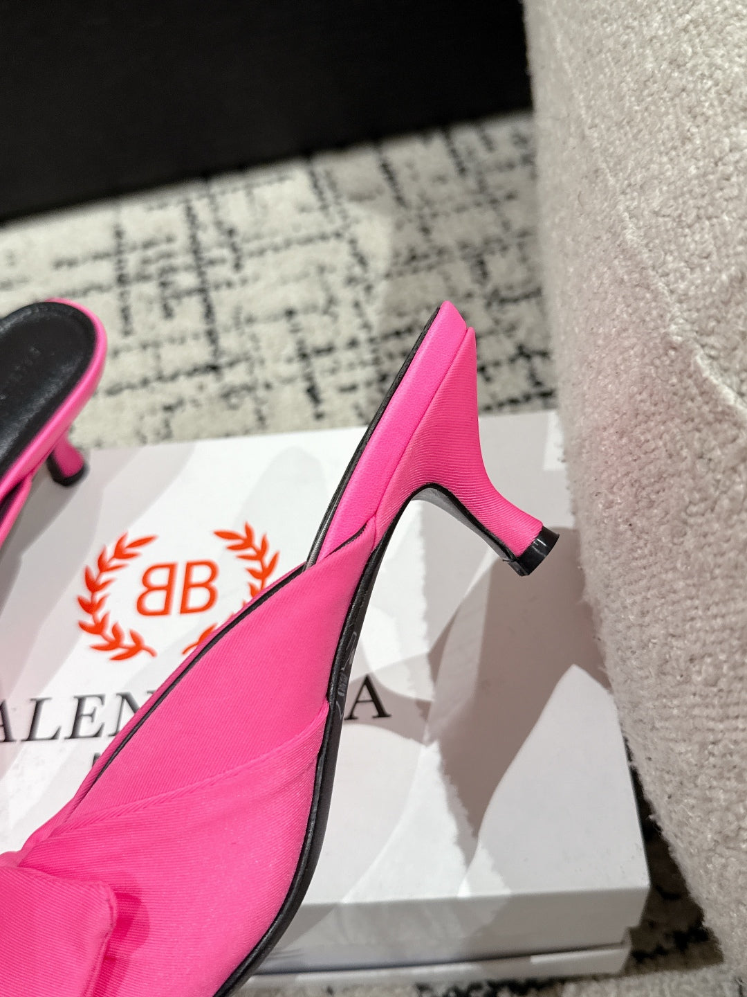 KNIFE LAVALIÈRE 45MM MULE IN BRIGHT PINK NYLON JERSEY - 34