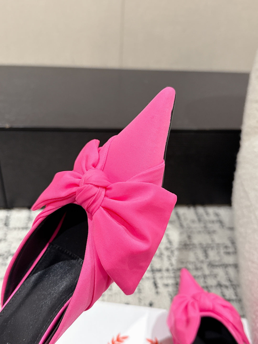 KNIFE LAVALIÈRE 45MM MULE IN BRIGHT PINK NYLON JERSEY - 34