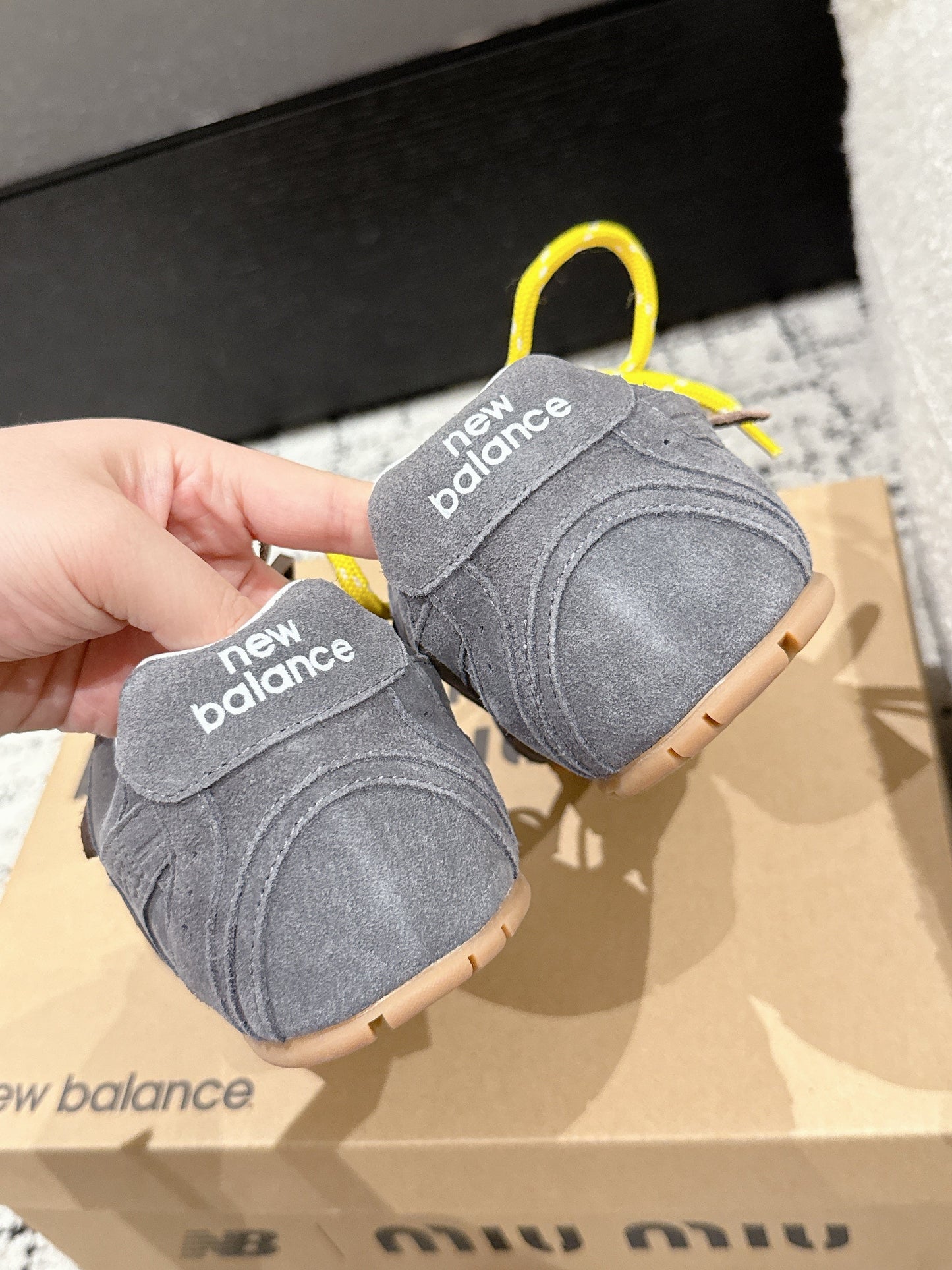 MM x NB SNEAKER IN GREY SUEDE - 35