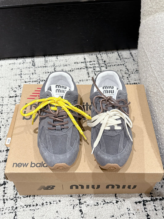 MM x NB SNEAKER IN GREY SUEDE - 35