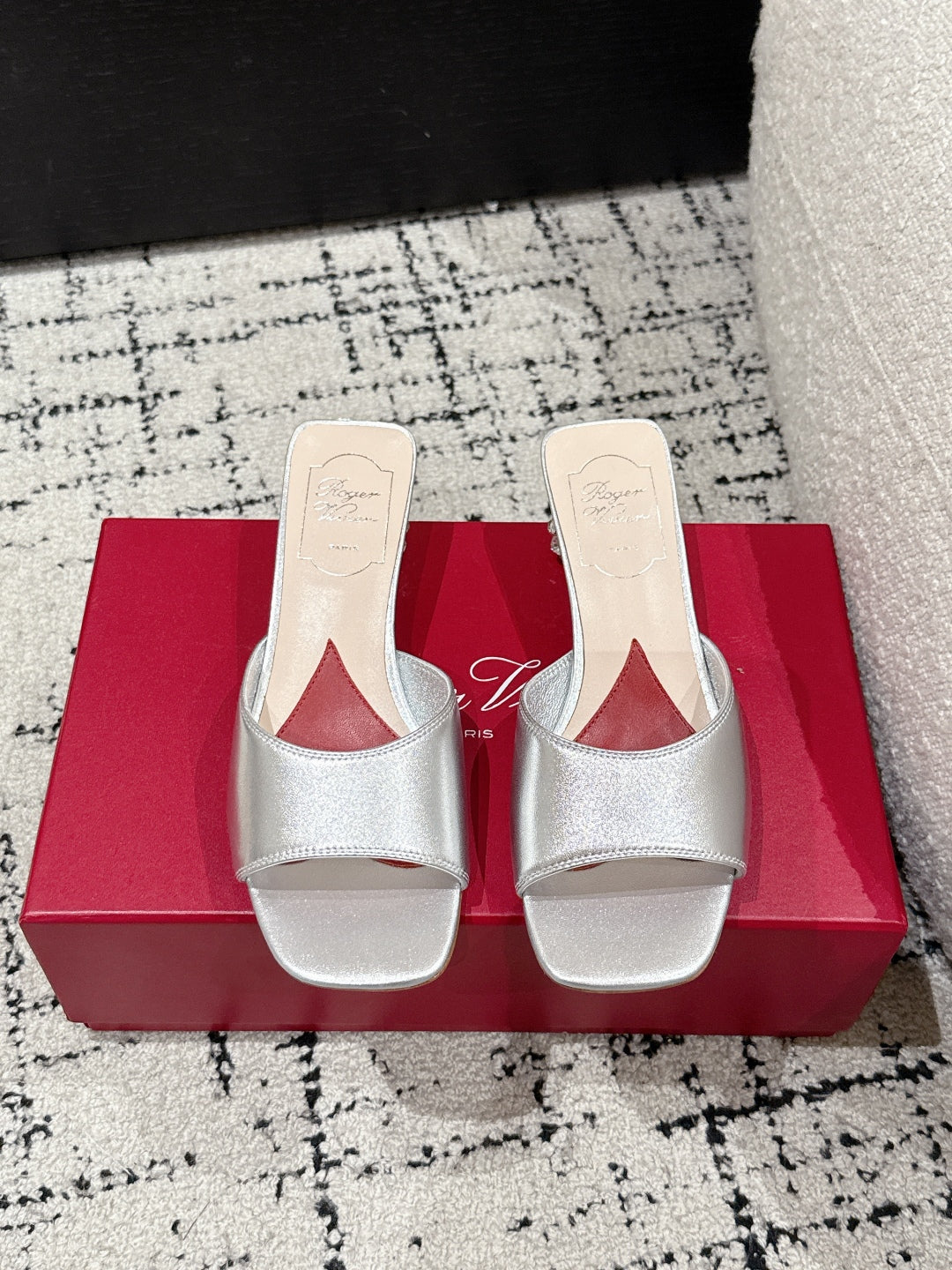 ROGER VIVIER 25S CRYSTAL HEEL MULE IN SILVER CALFSKIN - 34