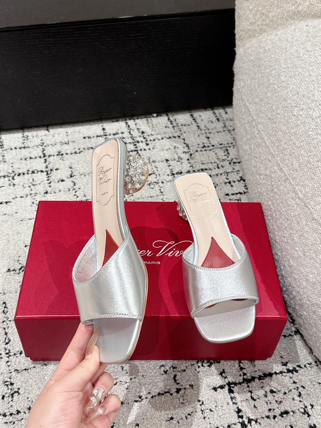 ROGER VIVIER 25S CRYSTAL HEEL MULE IN SILVER CALFSKIN - 34