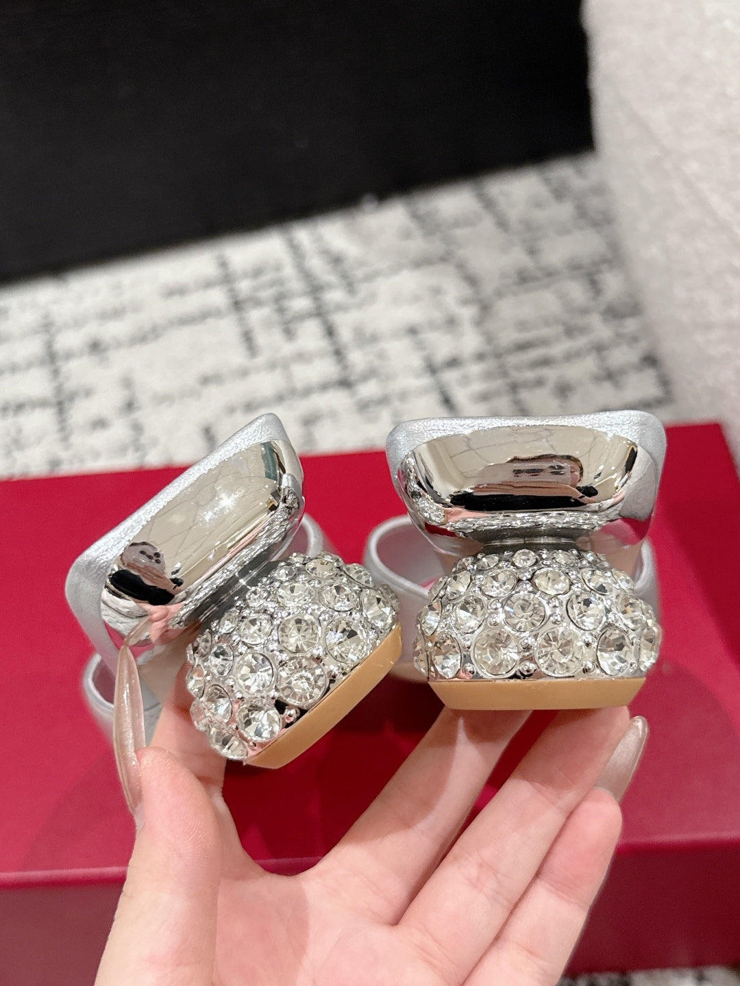 ROGER VIVIER 25S CRYSTAL HEEL MULE IN SILVER CALFSKIN - 34
