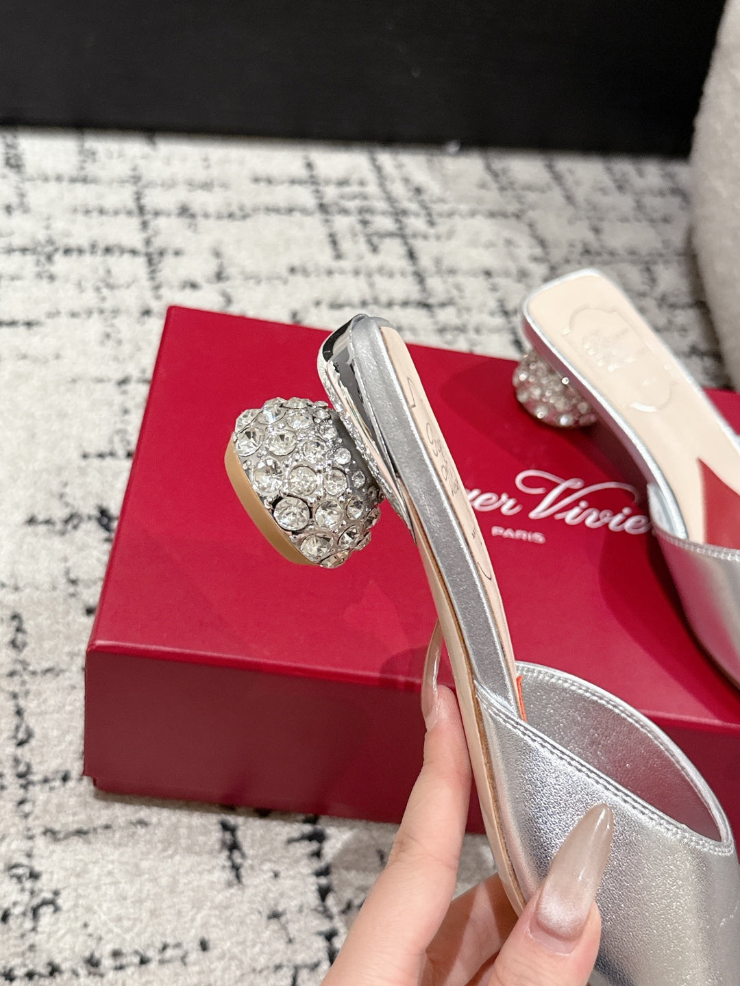 ROGER VIVIER 25S CRYSTAL HEEL MULE IN SILVER CALFSKIN - 34