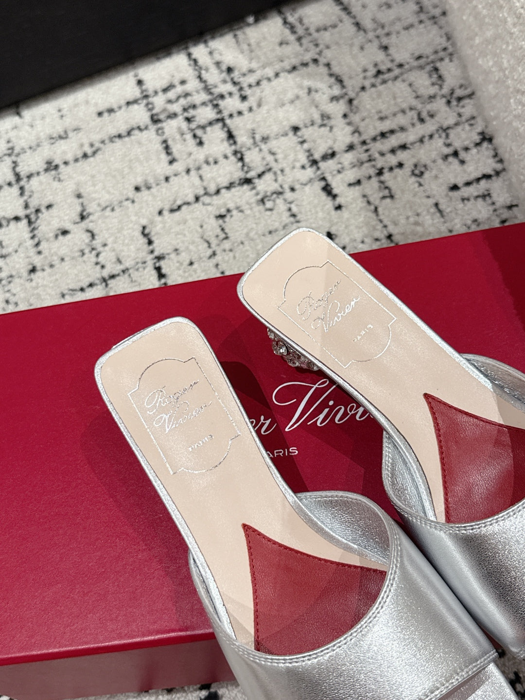 ROGER VIVIER 25S CRYSTAL HEEL MULE IN SILVER CALFSKIN - 34