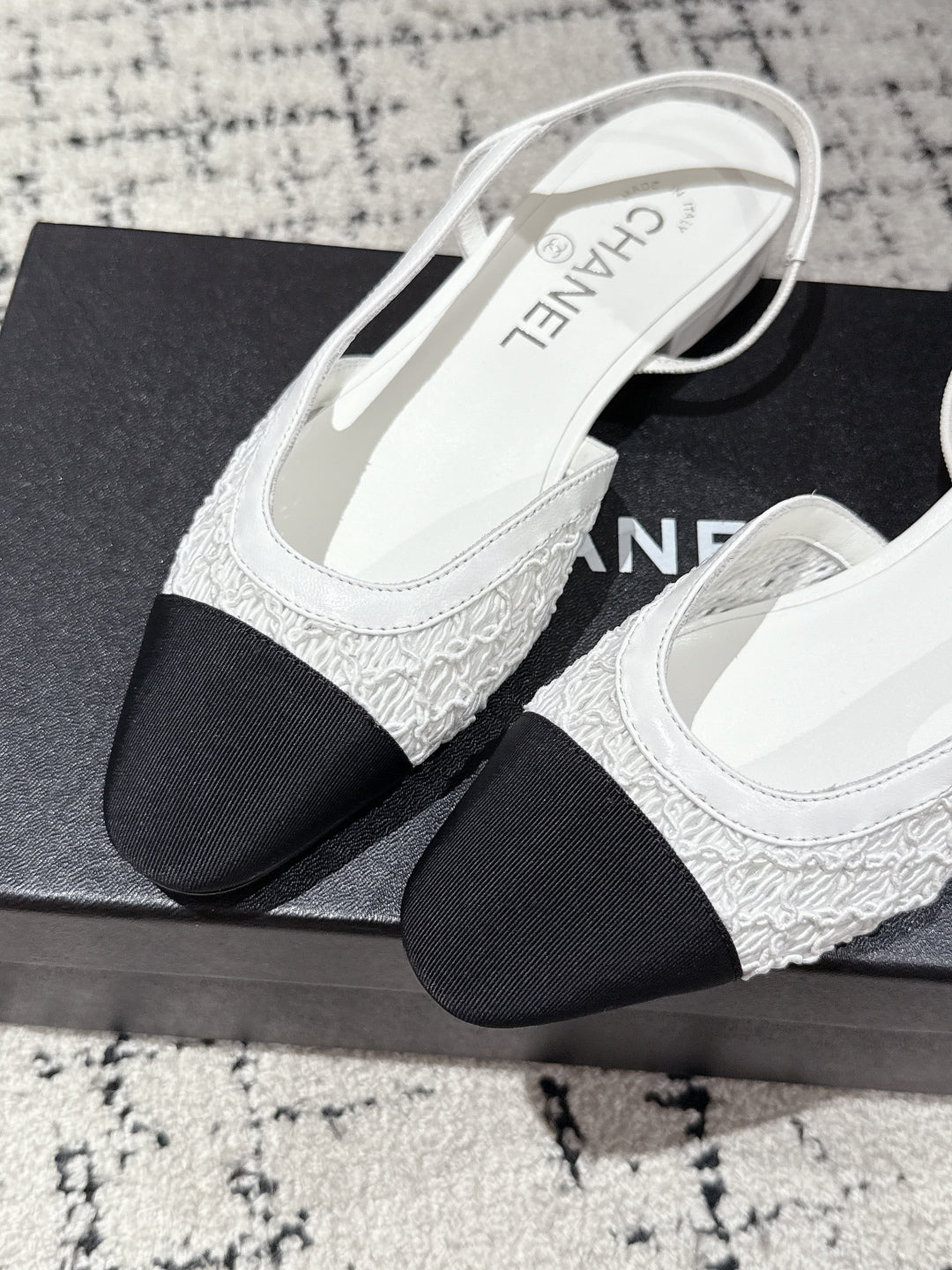 SLINGBACK 25S IN WHITE FABRIC AND BLACK CALFSKIN CANVAS - 35