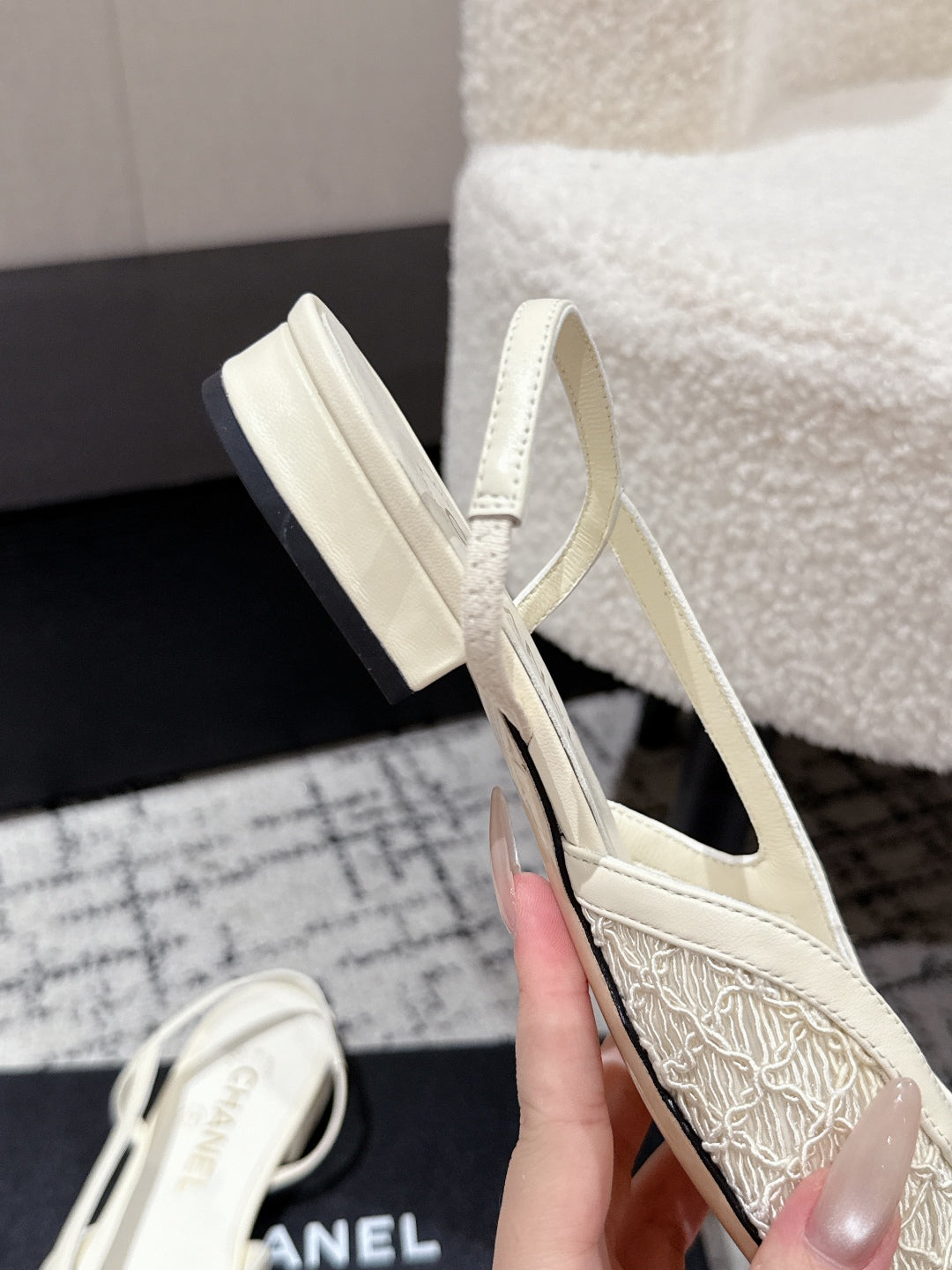 SLINGBACK 25S IN OFF WHITE AND BLACK FABRIC - 35