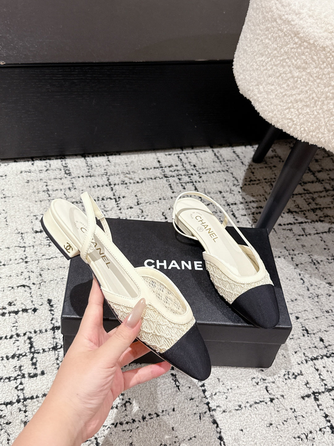 SLINGBACK 25S IN OFF WHITE AND BLACK FABRIC - 35