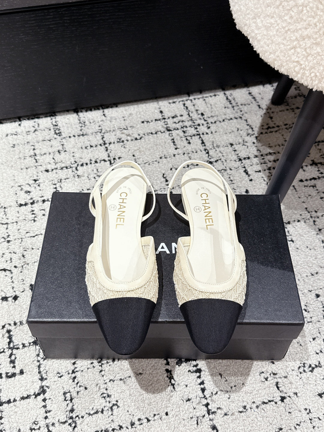 SLINGBACK 25S IN OFF WHITE AND BLACK FABRIC - 35