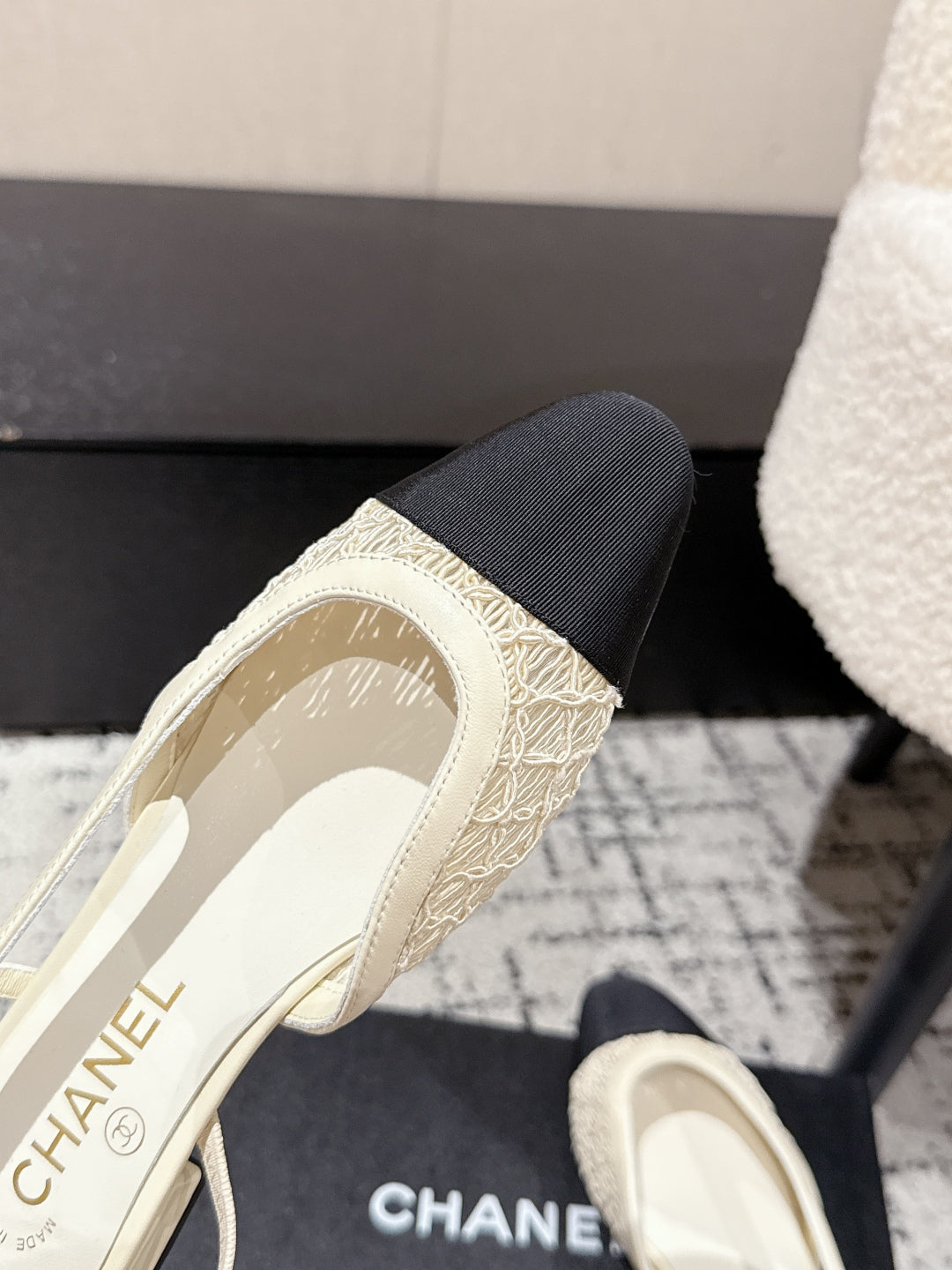 SLINGBACK 25S IN OFF WHITE AND BLACK FABRIC - 35