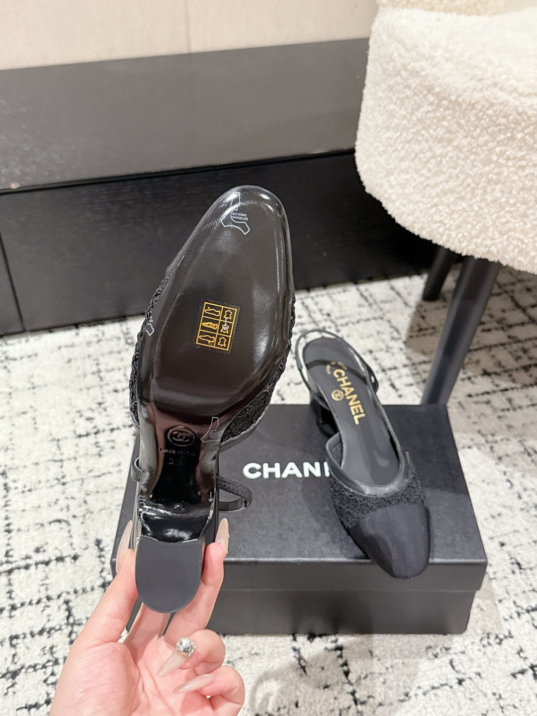 HIGH SLINGBACK 25S IN BLACK FABRIC AND CALFSKIN - 35