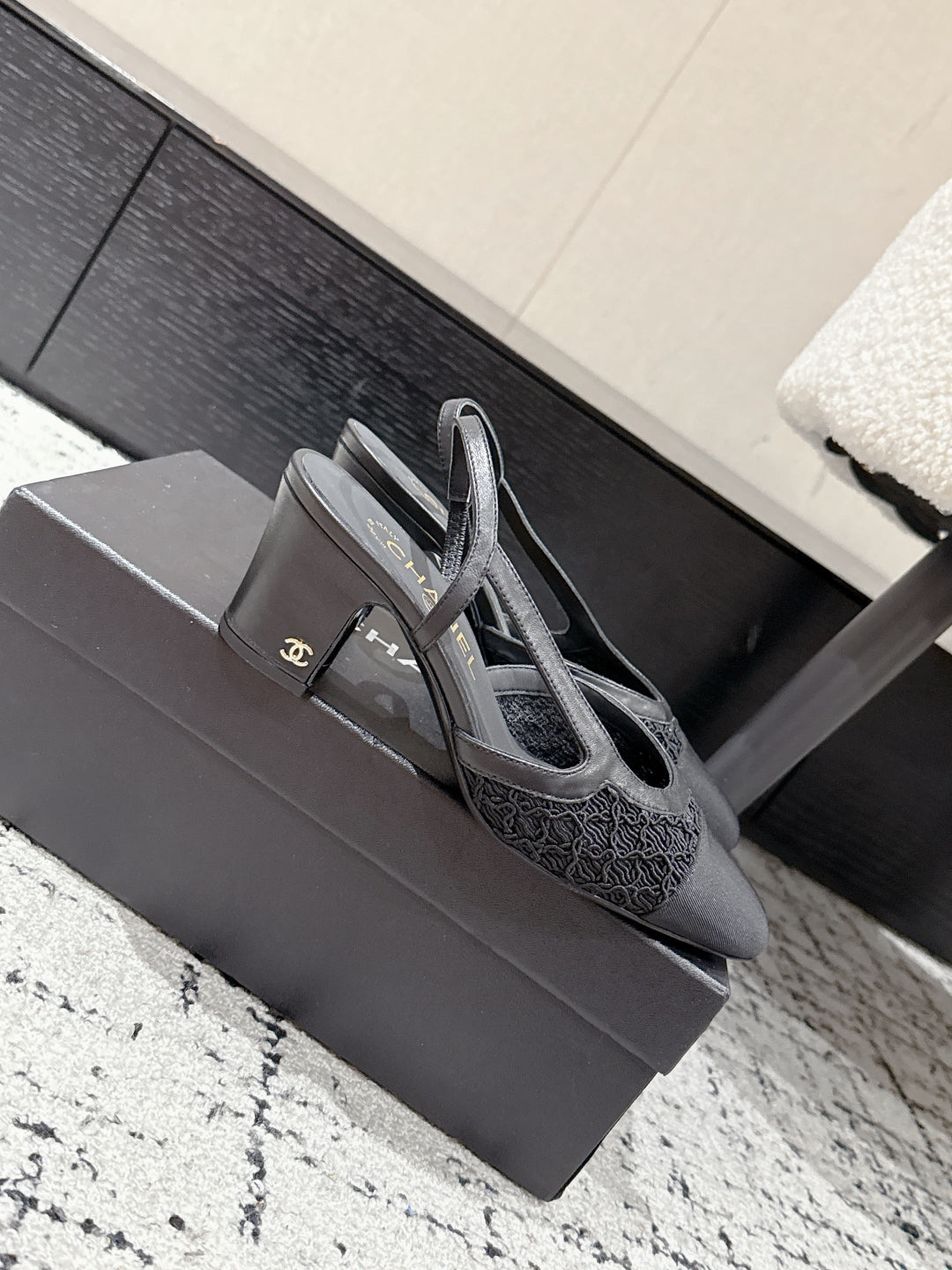HIGH SLINGBACK 25S IN BLACK FABRIC AND CALFSKIN - 35