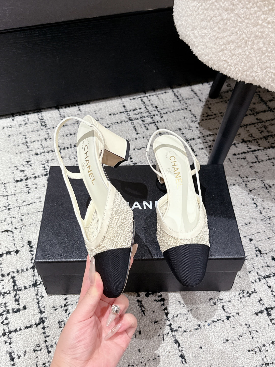 HIGH SLINGBACK 25S IN OFF WHITE FABRIC AND BLACK CALFSKIN CANVAS - 35