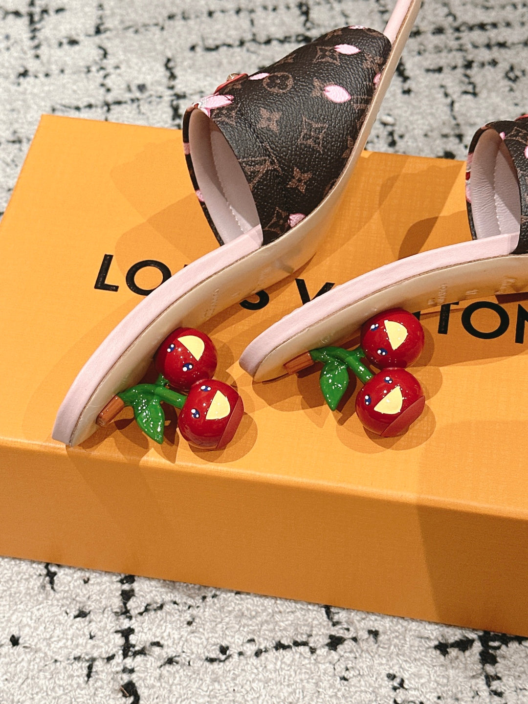 LV CHERRY HIGH HEELS 25S 55 MM IN DARK BROWN AND LIGHT PINK CALFSKIN STYLE 2 - 35