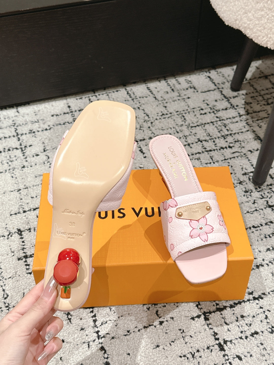 LV CHERRY HIGH HEELS 25S 55 MM IN LIGHT PINK CALFSKIN STYLE 1 - 35