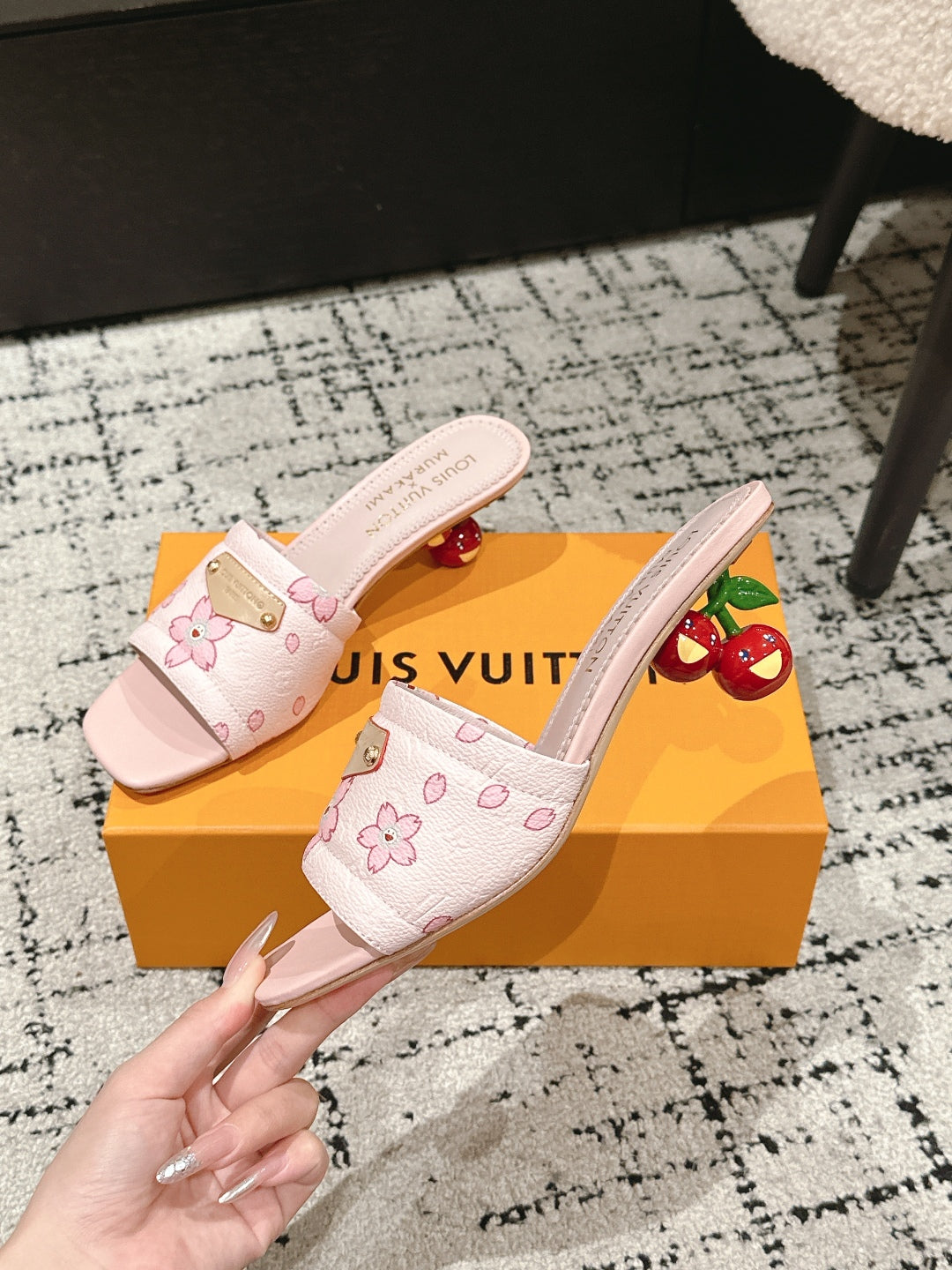 LV CHERRY HIGH HEELS 25S 55 MM IN LIGHT PINK CALFSKIN STYLE 1 - 35