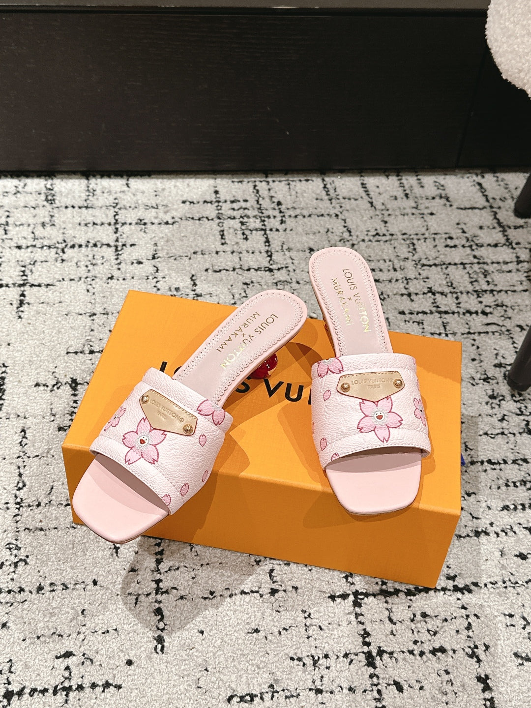 LV CHERRY HIGH HEELS 25S 55 MM IN LIGHT PINK CALFSKIN STYLE 1 - 35