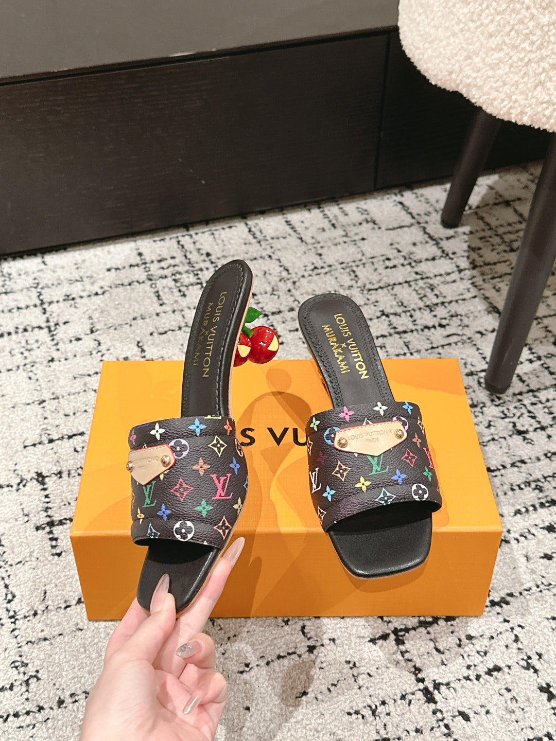 LV CHERRY HIGH HEELS 25S 55 MM IN BLACK CALFSKIN STYLE 14 - 35