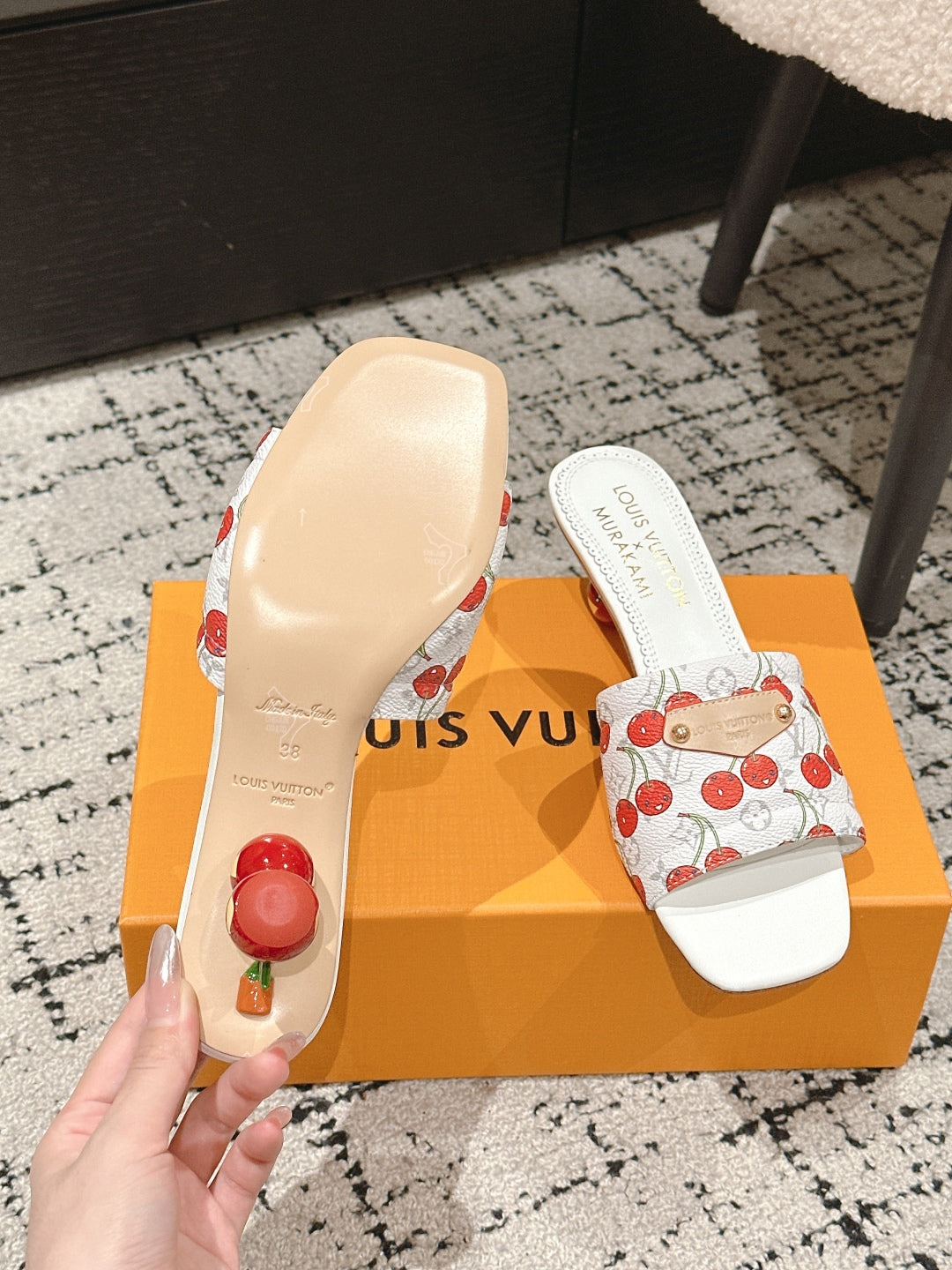LV CHERRY HIGH HEELS 25S 55 MM IN WHITE CALFSKIN STYLE 11 - 35
