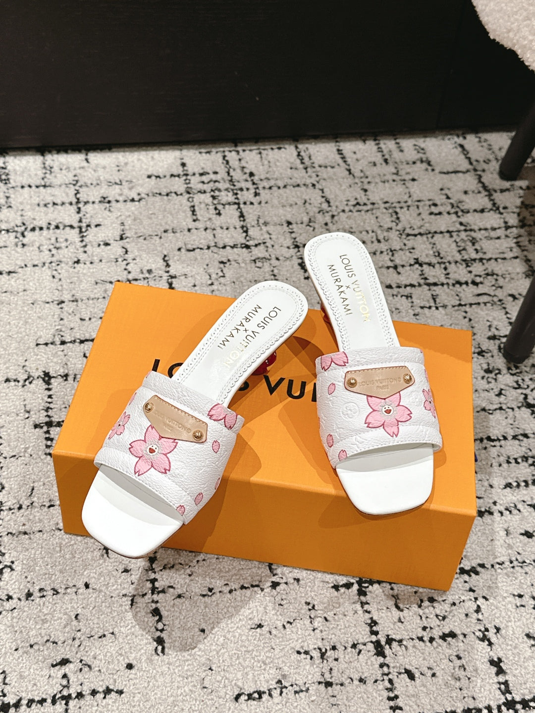 LV CHERRY HIGH HEELS 25S 55 MM IN WHITE CALFSKIN STYLE 3 - 35