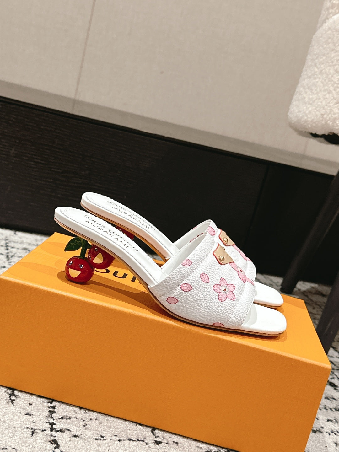 LV CHERRY HIGH HEELS 25S 55 MM IN WHITE CALFSKIN STYLE 3 - 35