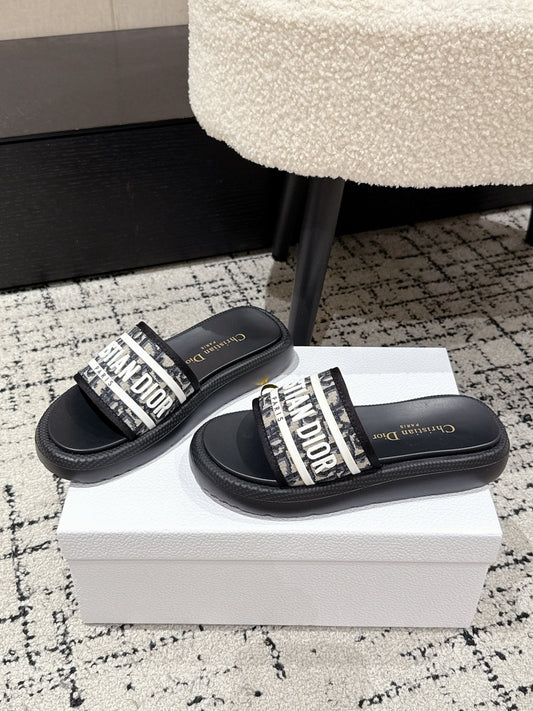 DIOR SLIDES 25S IN BLACK LAMBSKIN AND FABIRC WITH BRAND LOGO STYLE 3 - 35