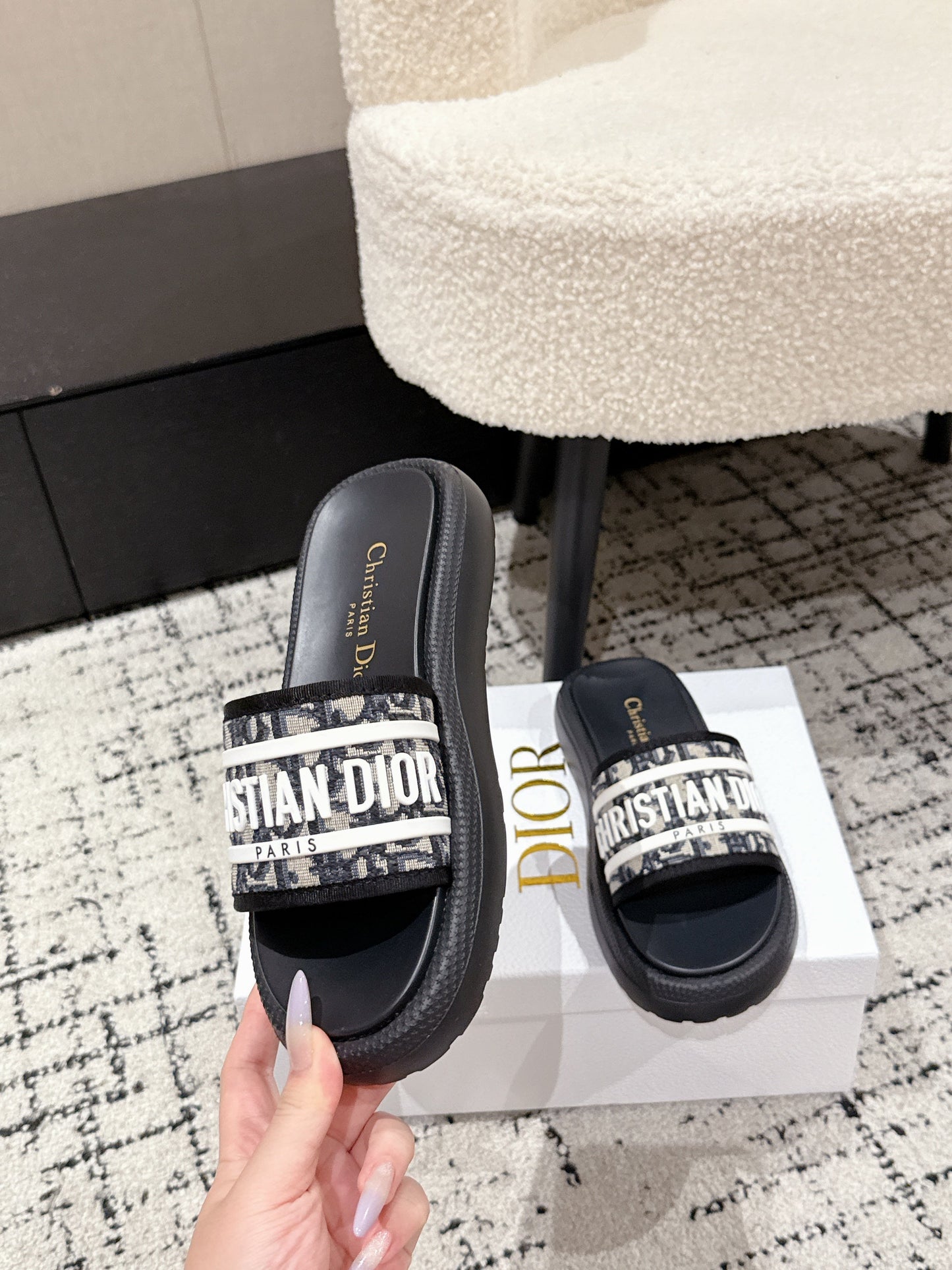 DIOR SLIDES 25S IN BLACK LAMBSKIN AND FABIRC WITH BRAND LOGO STYLE 3 - 35