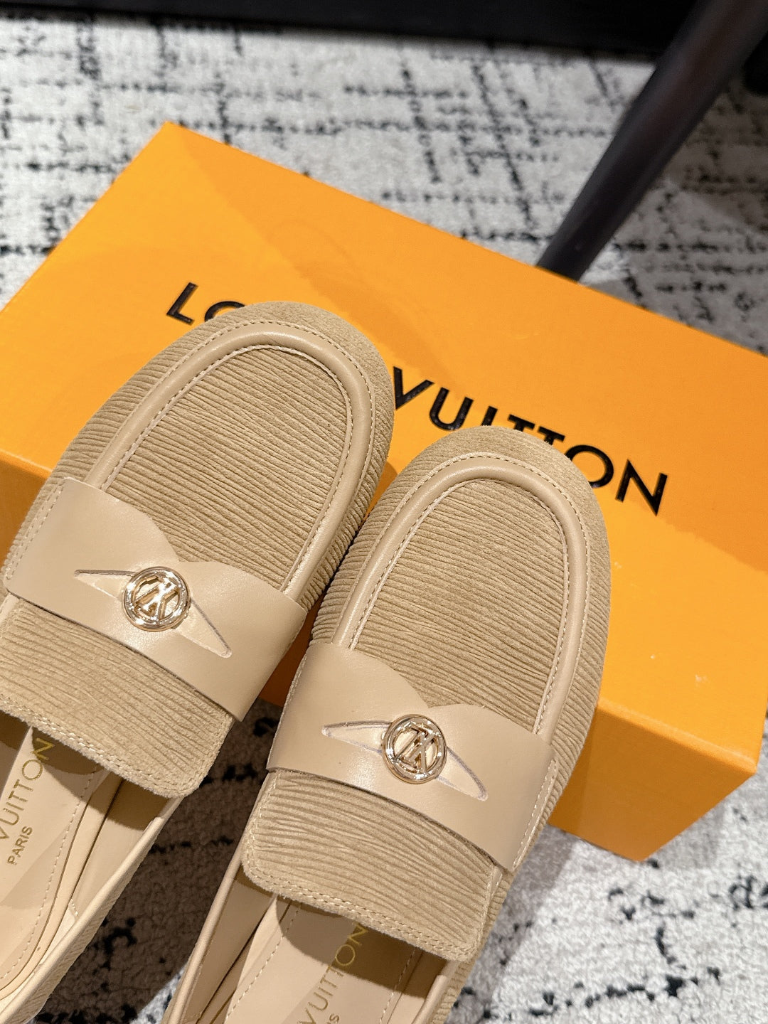 LV LOAFER 25S IN BEIGE SUEDE AND CALFSKIN - 35