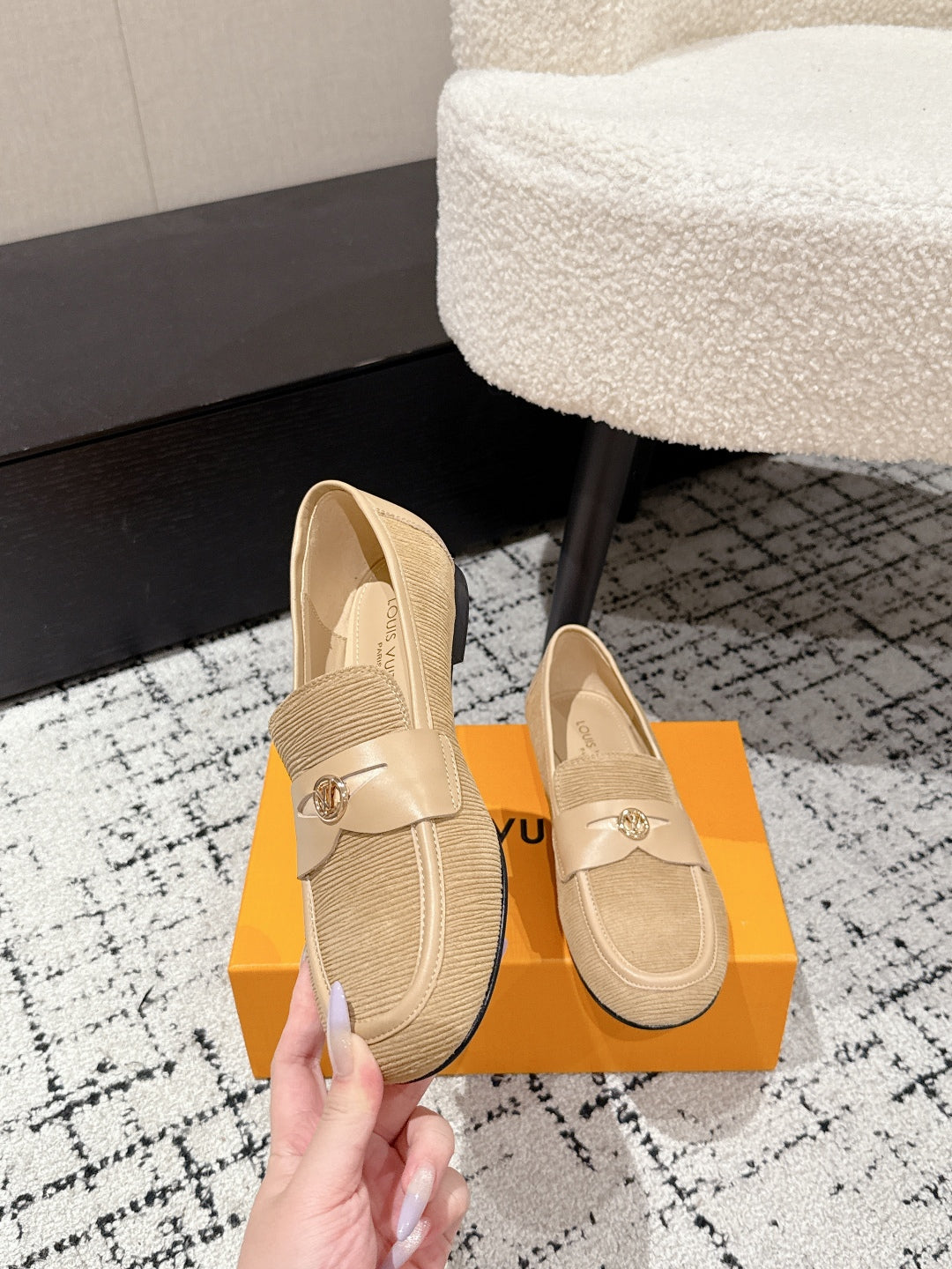 LV LOAFER 25S IN BEIGE SUEDE AND CALFSKIN - 35