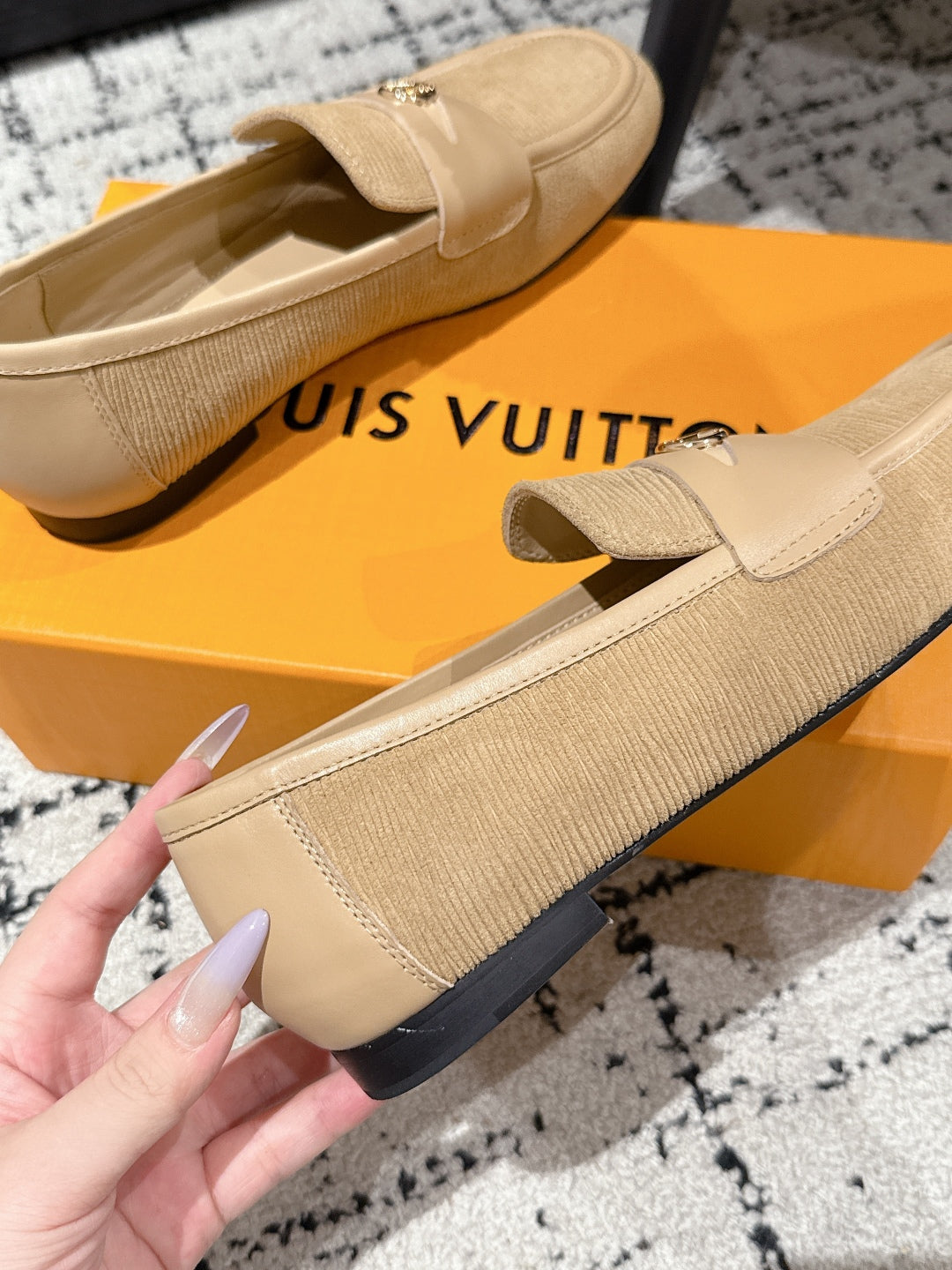 LV LOAFER 25S IN BEIGE SUEDE AND CALFSKIN - 35