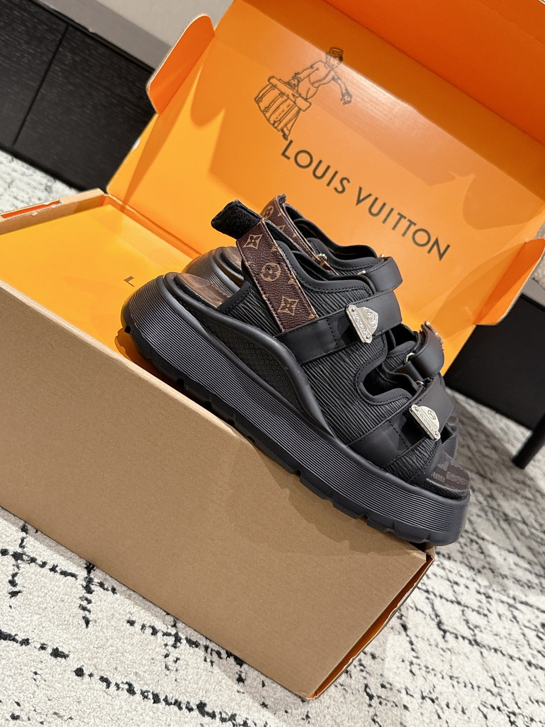 LV WEDGE SANDALS 25S 55 MM IN BLACK CALFSKIN - 35
