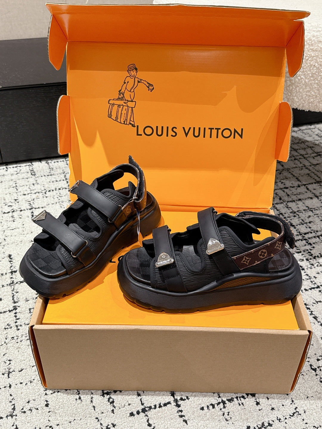 LV WEDGE SANDALS 25S 55 MM IN BLACK CALFSKIN - 35