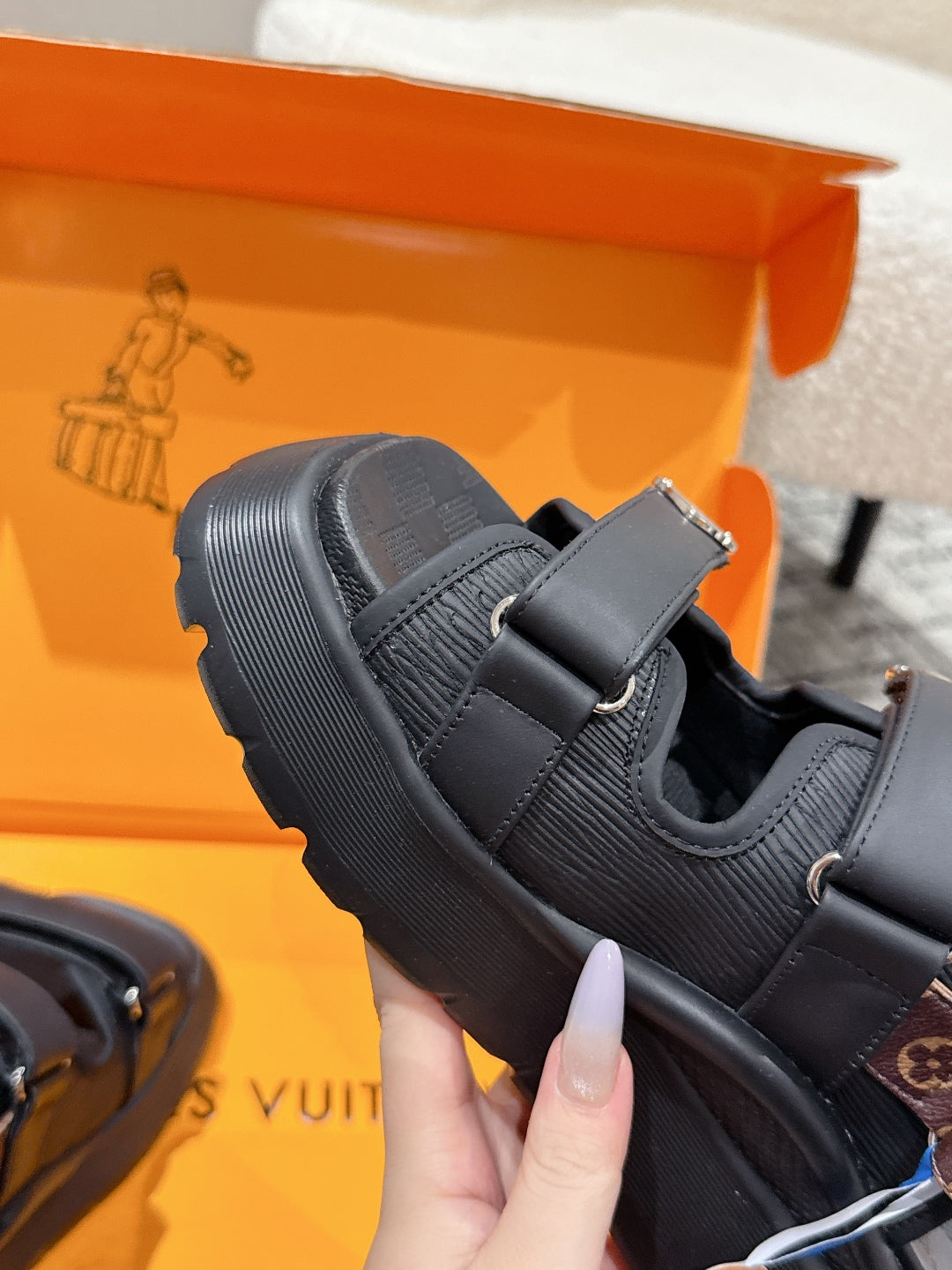 LV WEDGE SANDALS 25S 55 MM IN BLACK CALFSKIN - 35