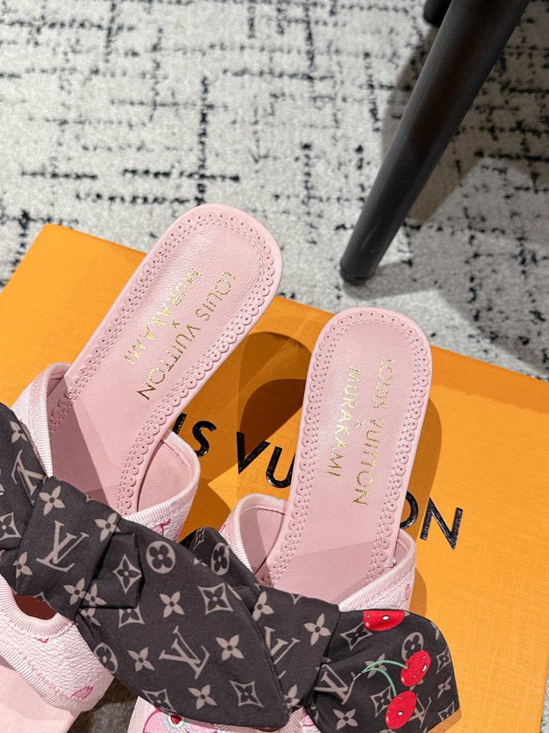 LV CHERRY HIGH HEELS 25S IN PINK CALFSKIN WITH BOW STYLE 17 - 35