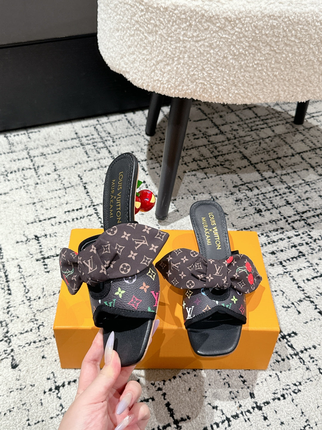 LV CHERRY HIGH HEELS 25S IN BLACK CALFSKIN WITH BOW STYLE 12 - 35