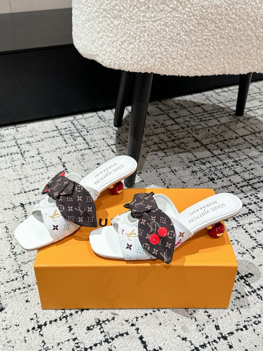 LV CHERRY HIGH HEELS 25S IN WHITE CALFSKIN WITH BOW STYLE 11 - 35