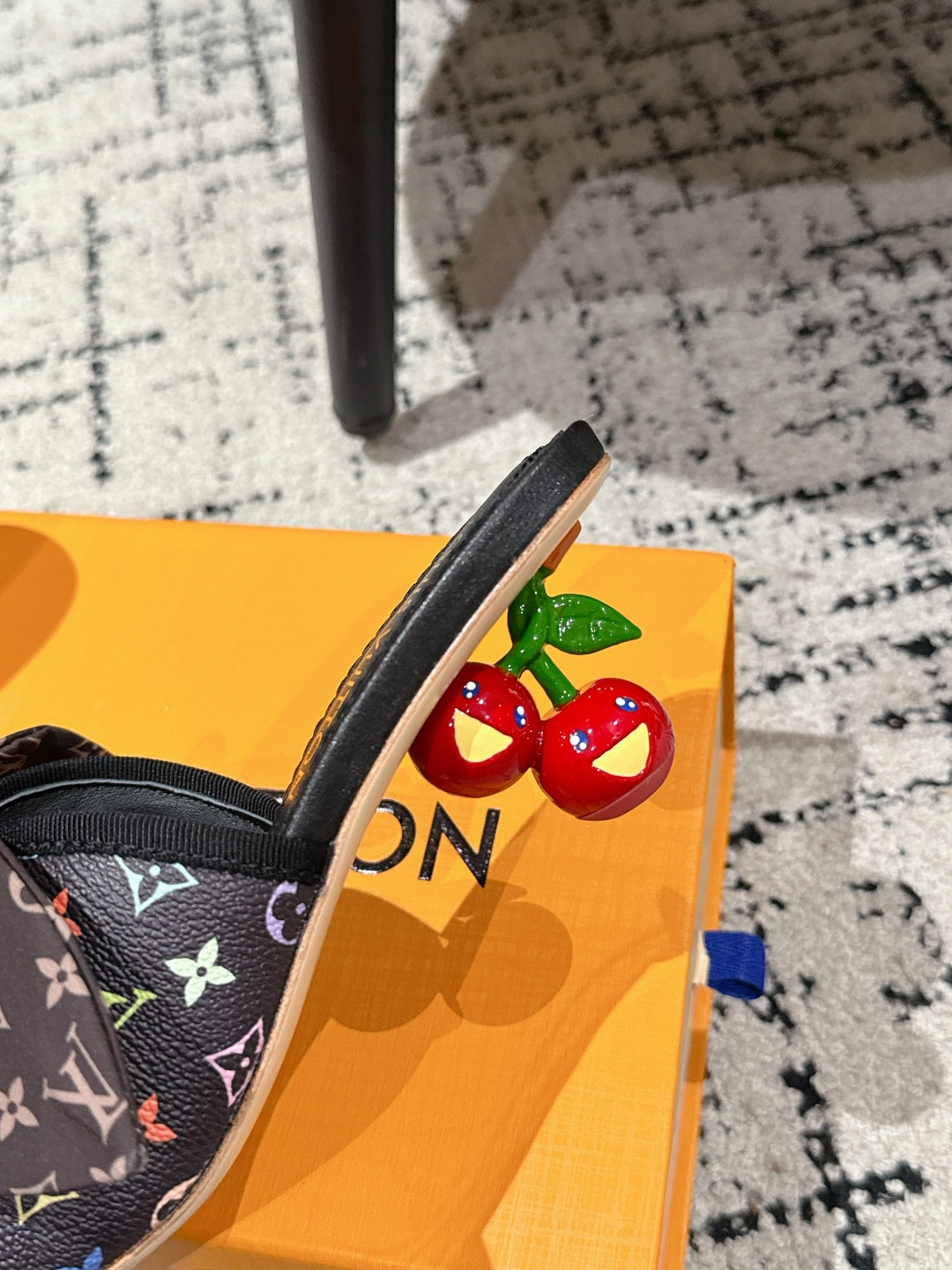 LV CHERRY HIGH HEELS 25S IN BLACK CALFSKIN WITH BOW STYLE 12 - 35