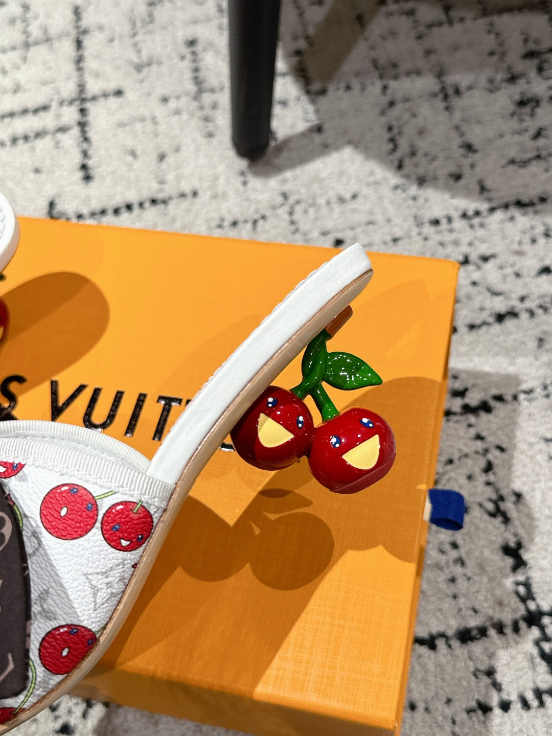 LV CHERRY HIGH HEELS 25S IN WHITE CALFSKIN WITH BOW STYLE 9 - 35