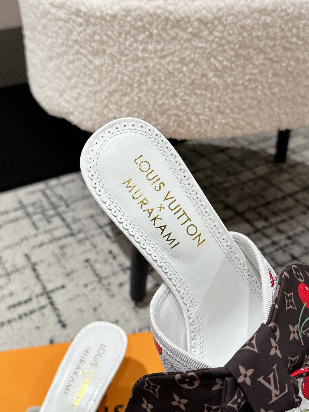 LV CHERRY HIGH HEELS 25S IN WHITE CALFSKIN WITH BOW STYLE 9 - 35