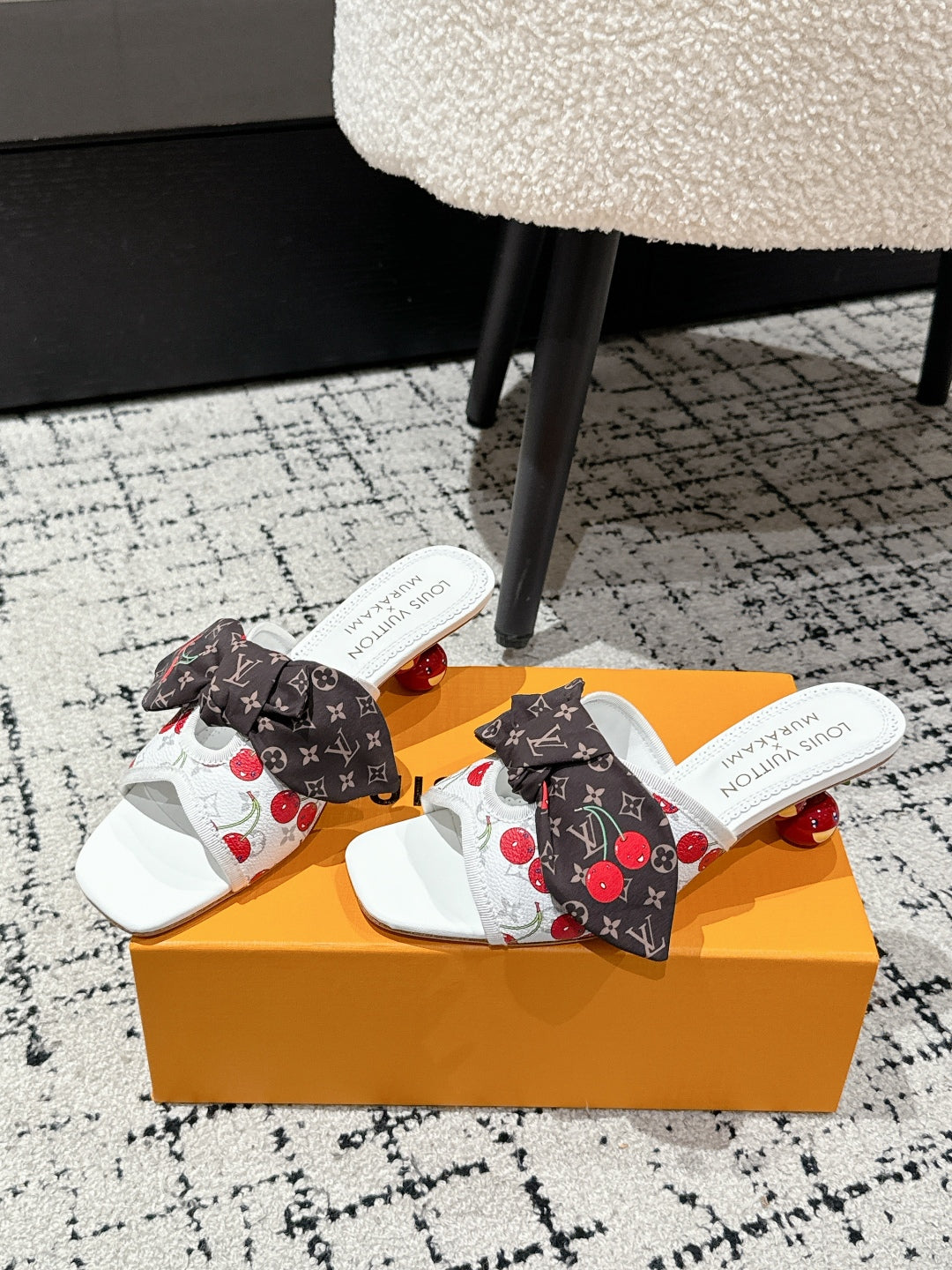 LV CHERRY HIGH HEELS 25S IN WHITE CALFSKIN WITH BOW STYLE 9 - 35