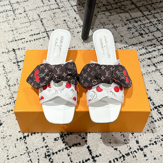 ЖІНОЧІ ТУФЛІ НА ВИСОКИХ ПІДБОРАХ LV CHERRY З БІЛОЇ ТЕЛЯЧОЇ ШКІРИ З БАНТОМ, СТИЛЬ 9 - 35